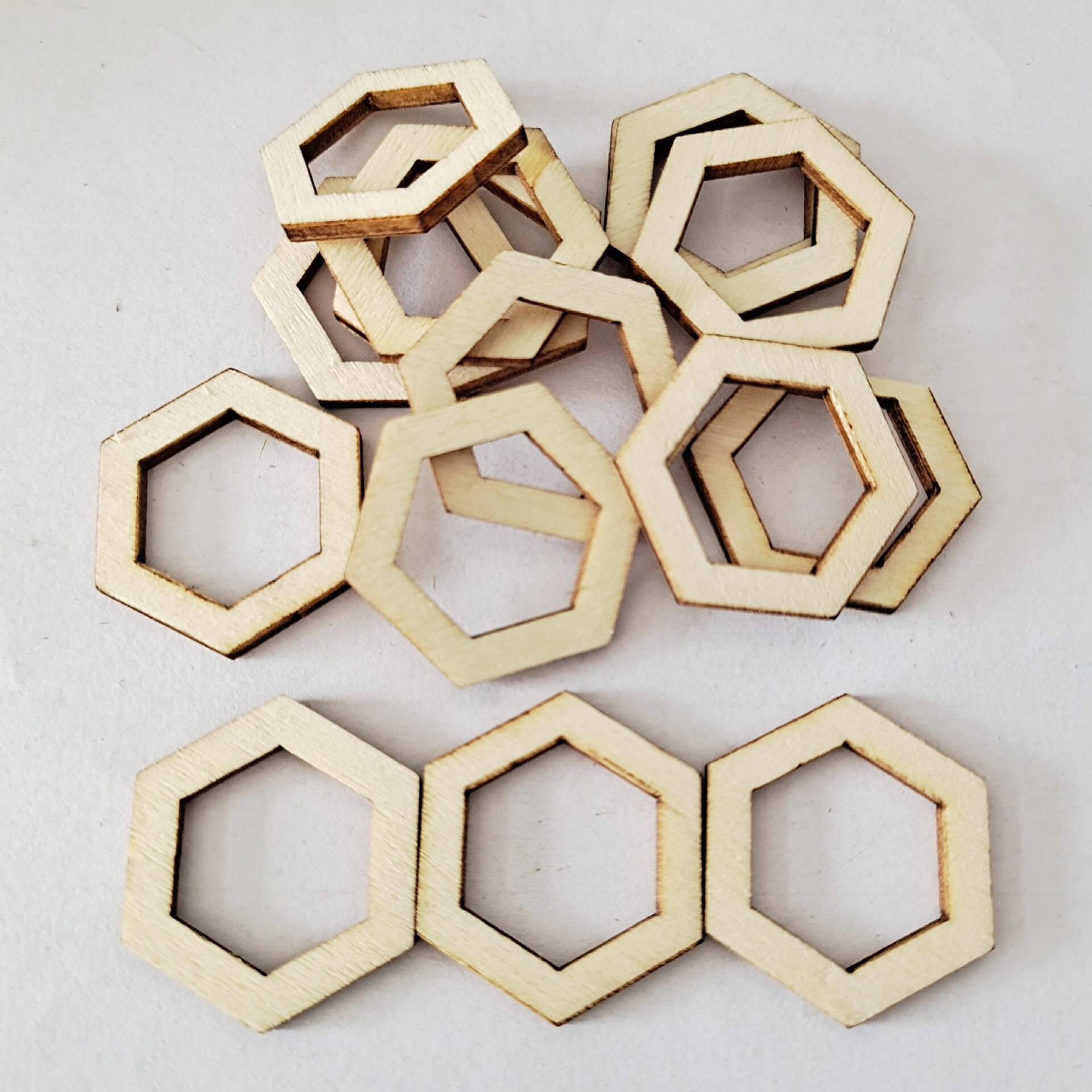 Rodajas de madera de 100 piezas, adornos hexagonales cuadrados con forma de flor, losas de madera, decoración artesanal: C / 1CM
