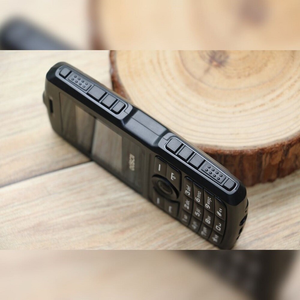 Slim Rugged Cellphone Dual Sim Whatsapp Ebook Bluetooth Camera Flashlight 3.5 jack Radio Russian Keyboard Mobile Phone