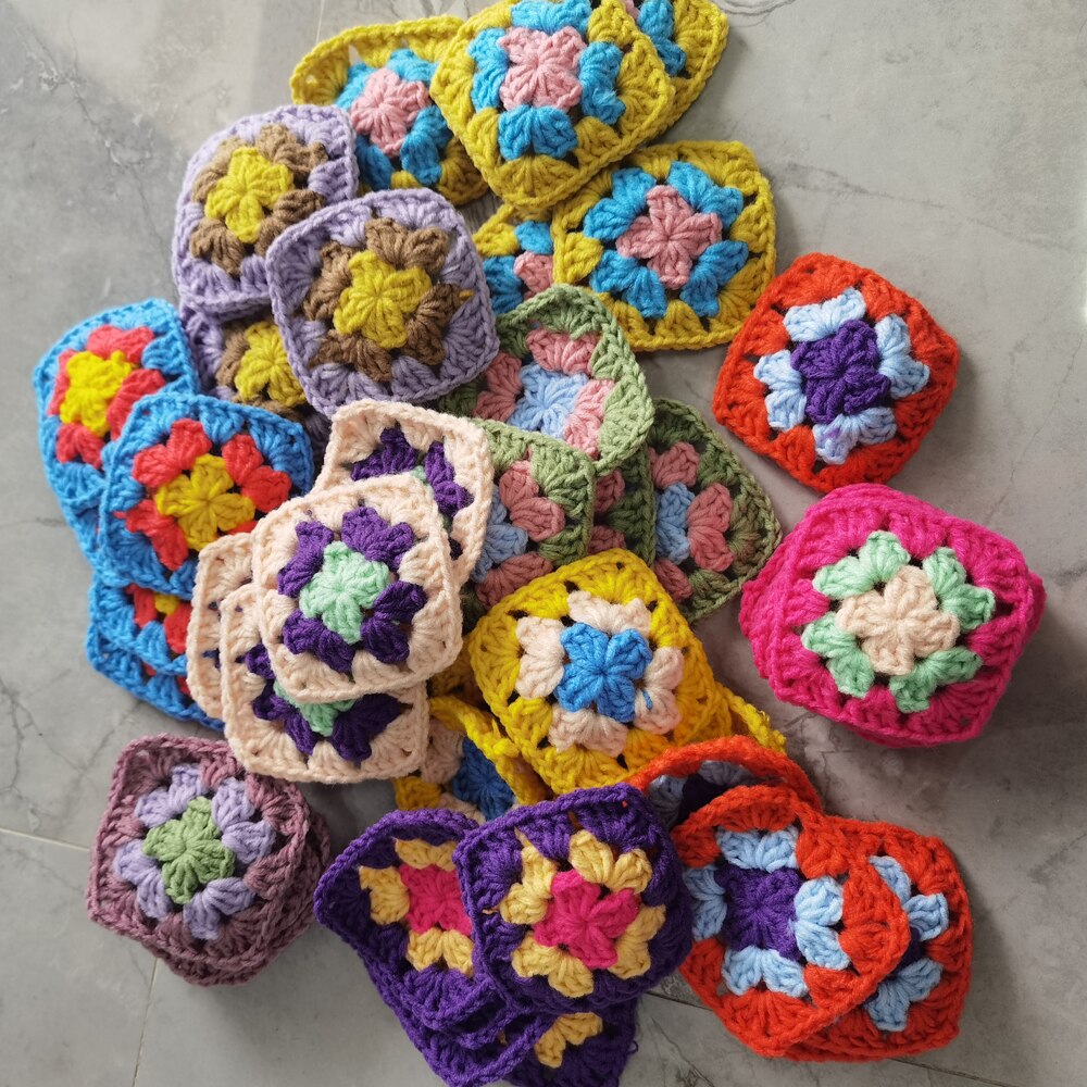Diy virkade doilies flerfärgade glasunderlägg fyrkantiga bordsmattor dekoration handgjord virkad koppdyna 9cm yllekläder lapp 50 st/lot