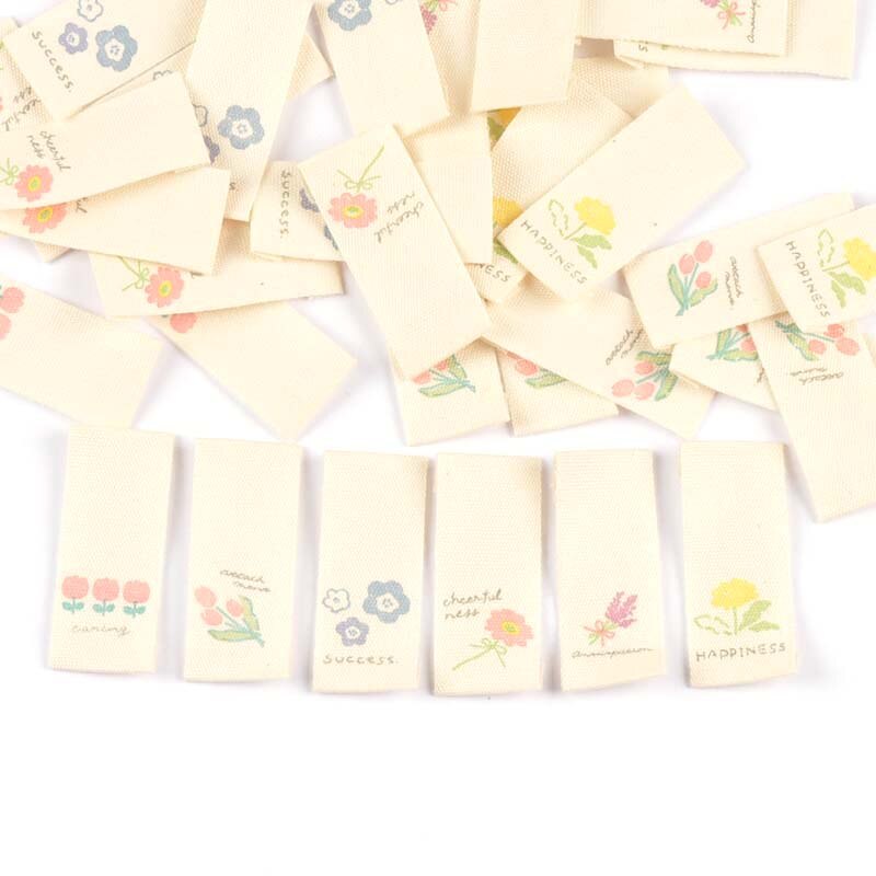 50 stk blandet søde blomsterprintede etiketter sytøj gør-det-selv stof etikettasker tøjmærker beklædningsgenstand håndlavet tilbehør  cp2887: Bland 50 stk