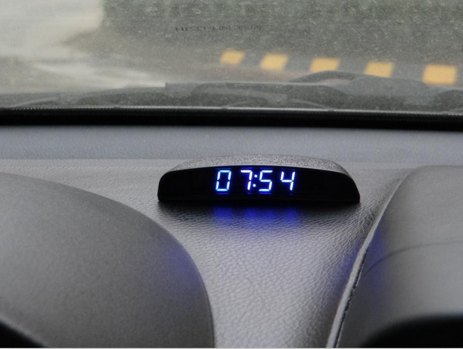 Lichtgevende Digitale Auto Klok, 12V Voeding Of Aansluiting Sigarettenaansteker Auto Elektronische Horloge Automotive Thermometer Klok