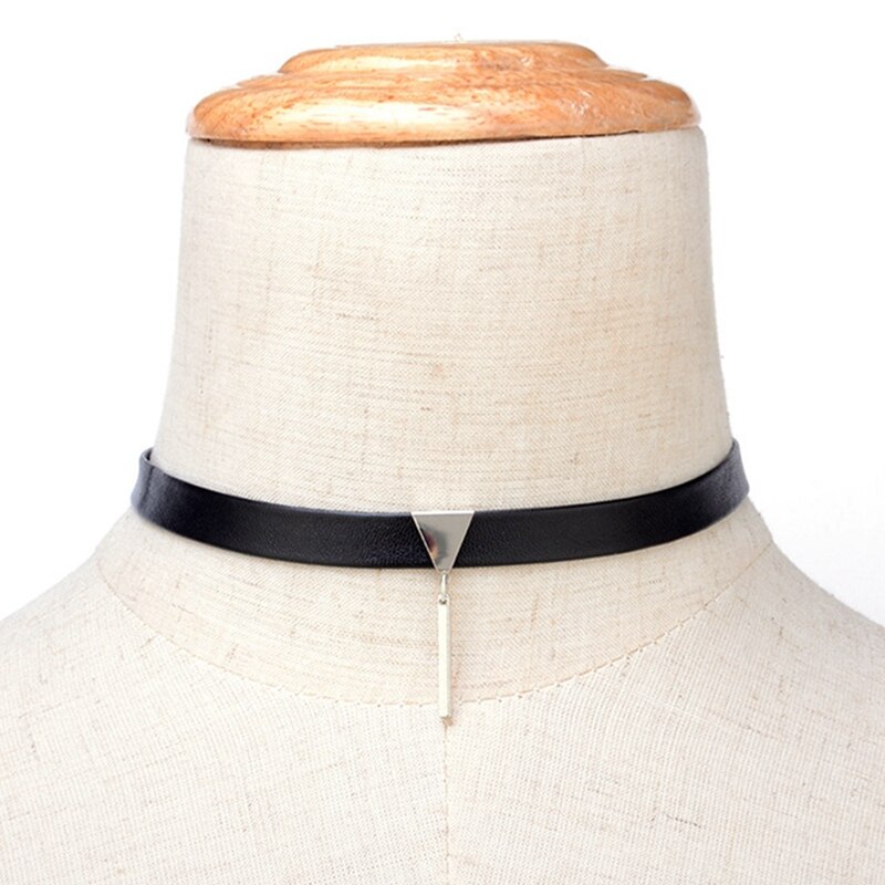 Women Choker Necklace Faux Leather Alloy Choker Chain Choker Collar Women's Neck Chain Retro Clavicle Choker