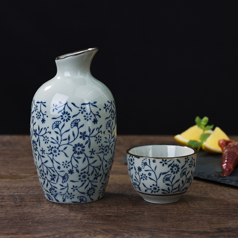 Japanese Style Vintage Blue and White Porcelain Wine Set Ceramic Hip Flasks Sake Cup Ceramic Crafts Home Wine Pot Tea Cup
