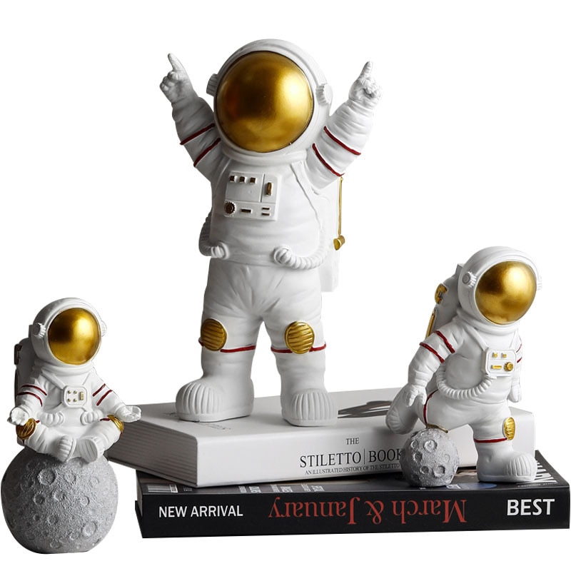 Resin Astronaut Figurines Spaceman With Moon Sculpture Decorative Miniatures Cosmonaut Statues For Man & Boyfriend