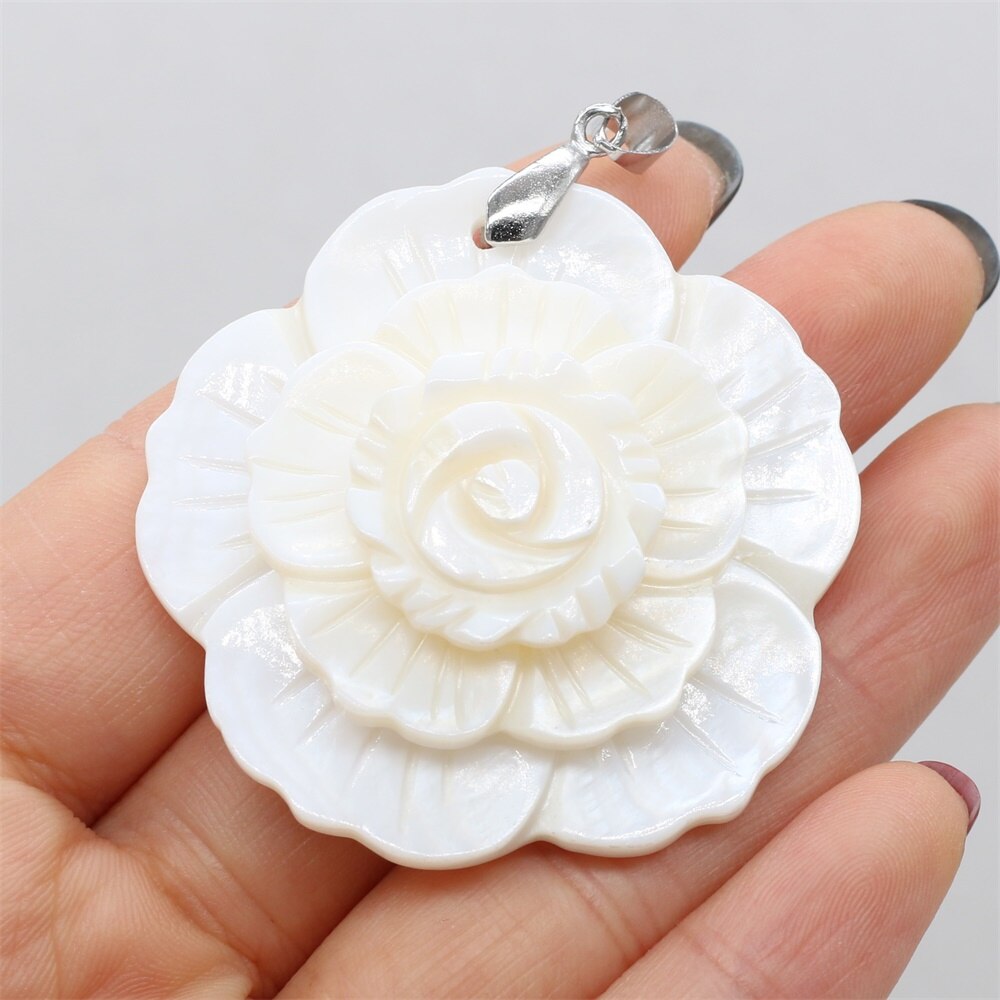 Natural Shell Flower Pendant Shell Pendant for Making Women DIY Neckalce Exquisite Size 47x47mm: Gold-color
