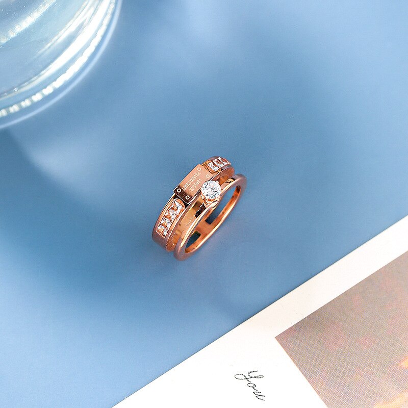 Anillo clásico de acero y titanio para mujer, sortija de dos letras de oro rosa para mujer, joyería para dedo, temperamento para para niña