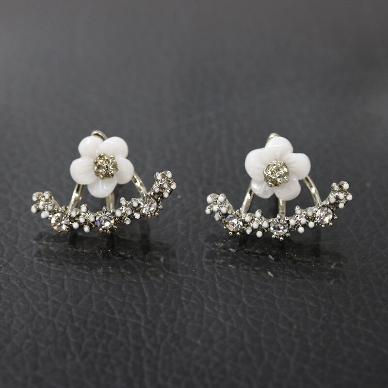 South Korea-Style Little Daisy Chrysanthemum Flower Ear Stud Chrysanthemum Earrings Yiwu Small Commodity Market 2 Yuan Shop Ear: Silver 0456