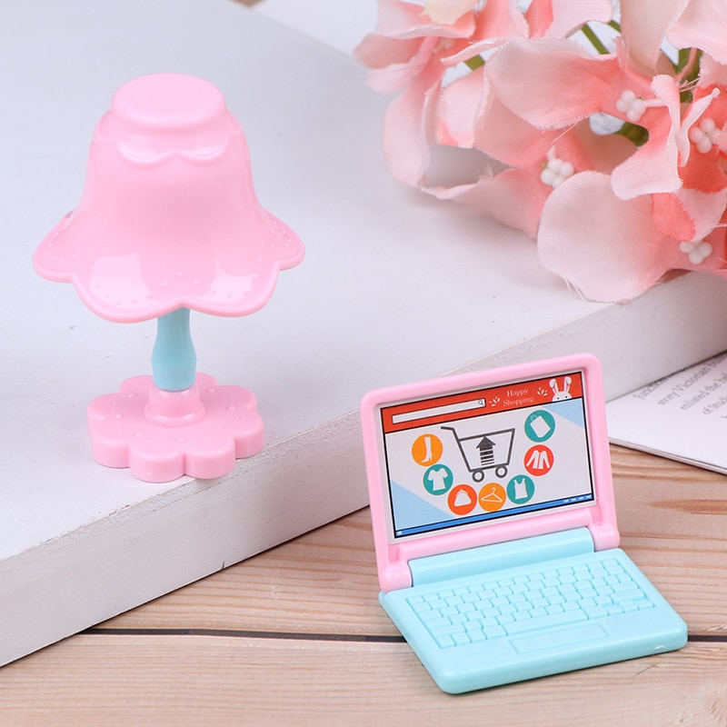 Leuke Miniatuur Meubels Pop Rollenspel Props Werktafel Tafellamp + Computer Pop Accessoires