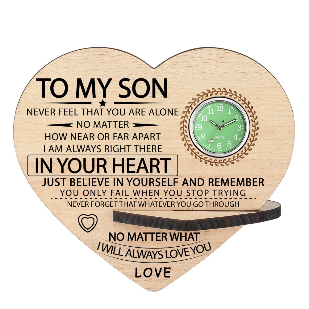 Huisdecoratie hartvormige houten tafelklok met gedrukte letters en woorden, houten bureauklok, kleine groene wijzerplaat: En