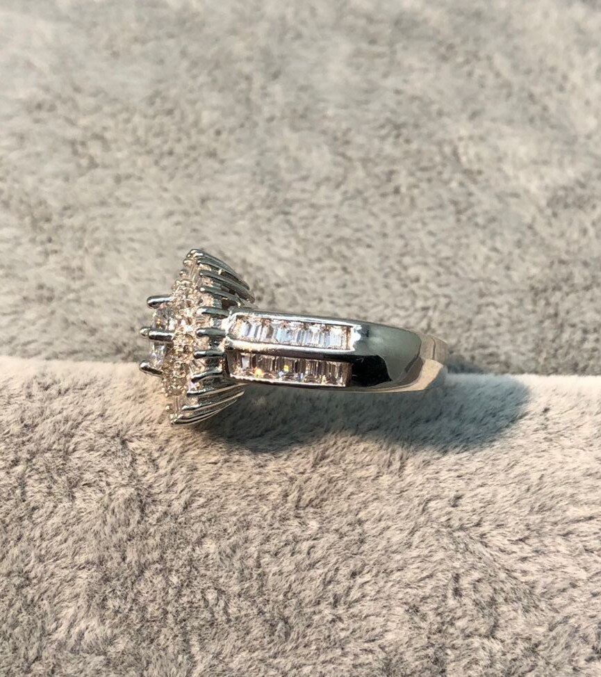 Niedliche Weibliche Große Finger Ring Silber Farbe Kristall Zirkon Stein Engagement Ring Jahrgang Hochzeit Ringe Für Frauen