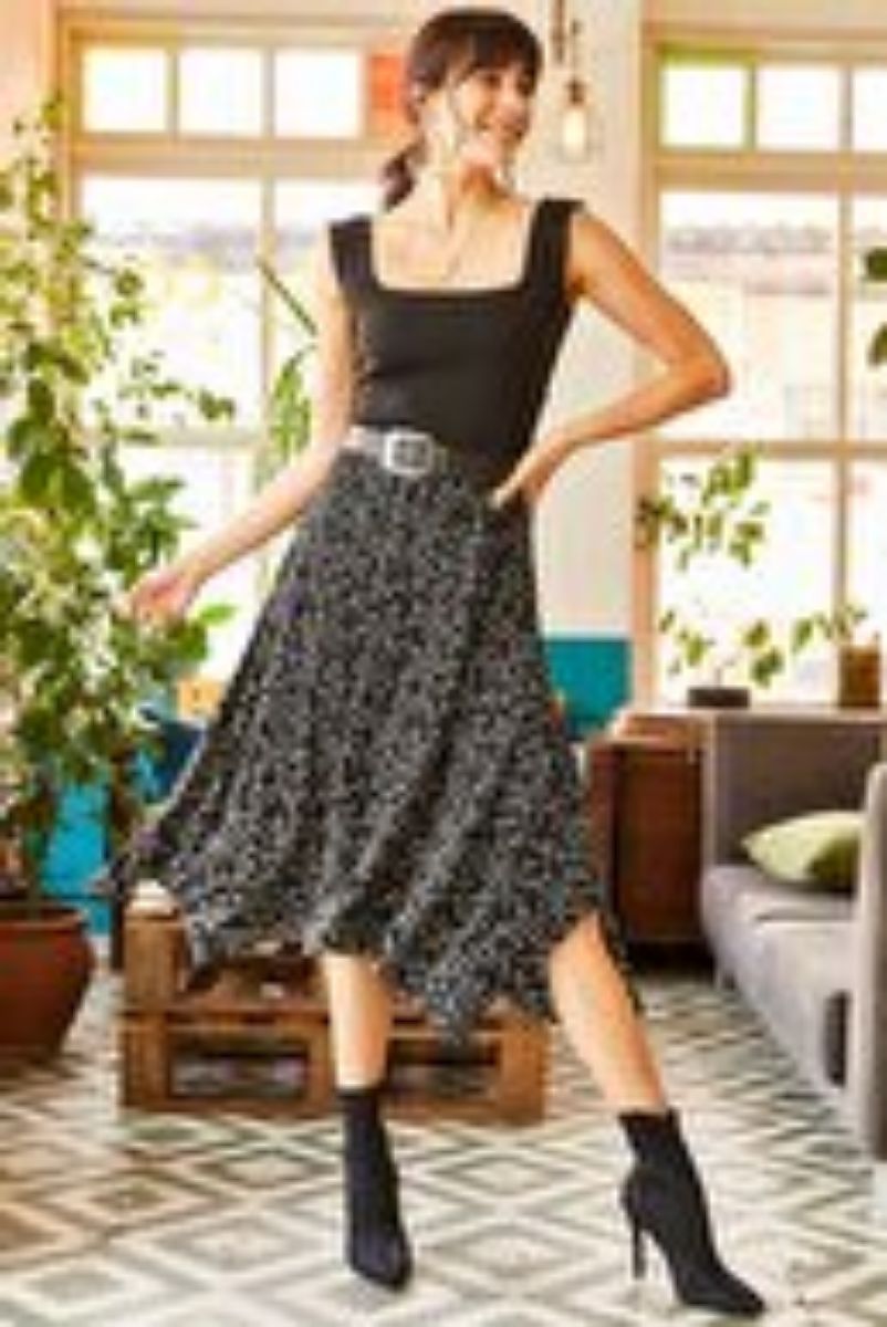 Women&#39;s Black Asymmetrical Pattern Skirt