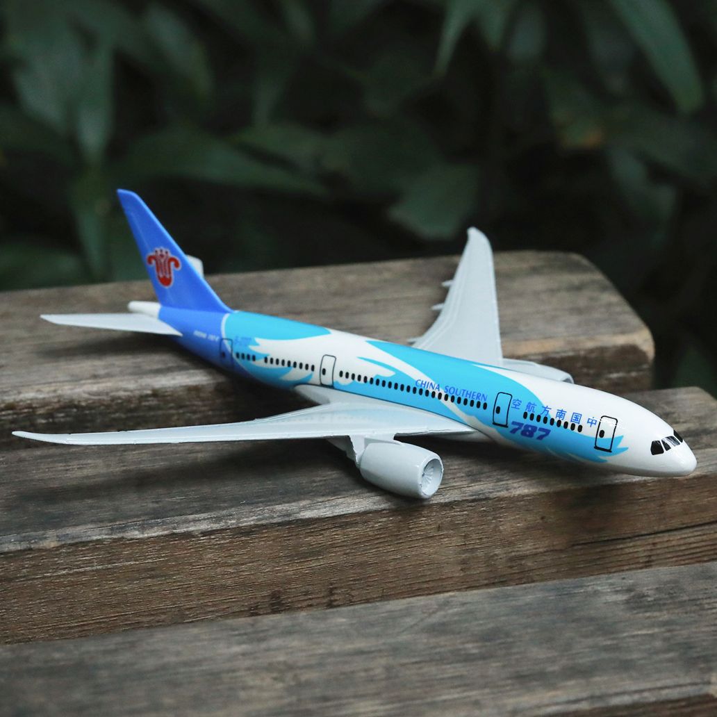 Miniatura dell&#39;ornamento del ricordo da collezione di aviazione del mondo di 15cm del modello 15cm della lega dell&#39;aeroplano della cina south Airlines B787