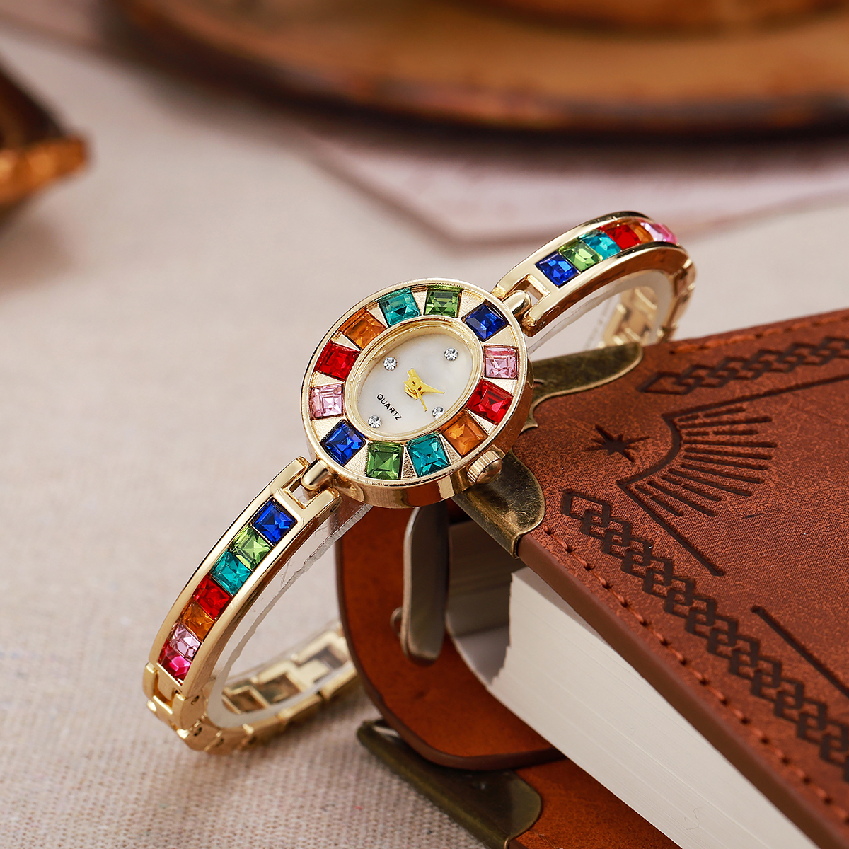 Grensoverschrijdende armbandstijl dameshorloge mode gradiënt regenboog licht luxe dameshorloge ovale armbandhorloge voor dames