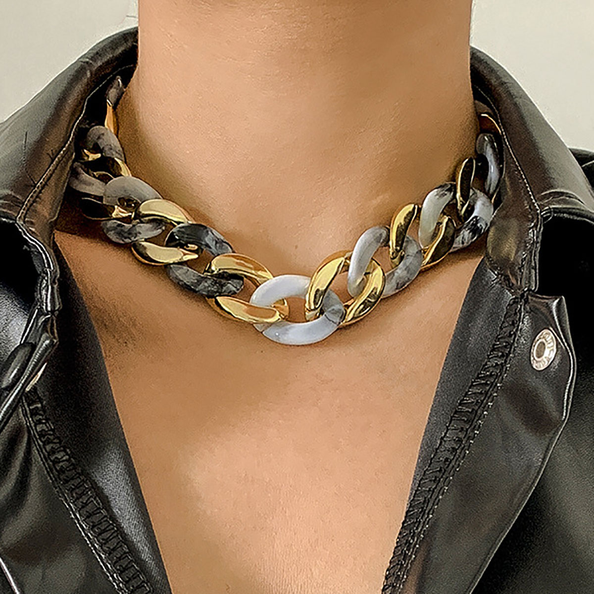 Collar Simple exagerado para mujer, cadena CCB gruesa distorsionada de Hip Hop de 4 colores, collares creativos, de joyería para chica Glamour a la: Cobalto violeta