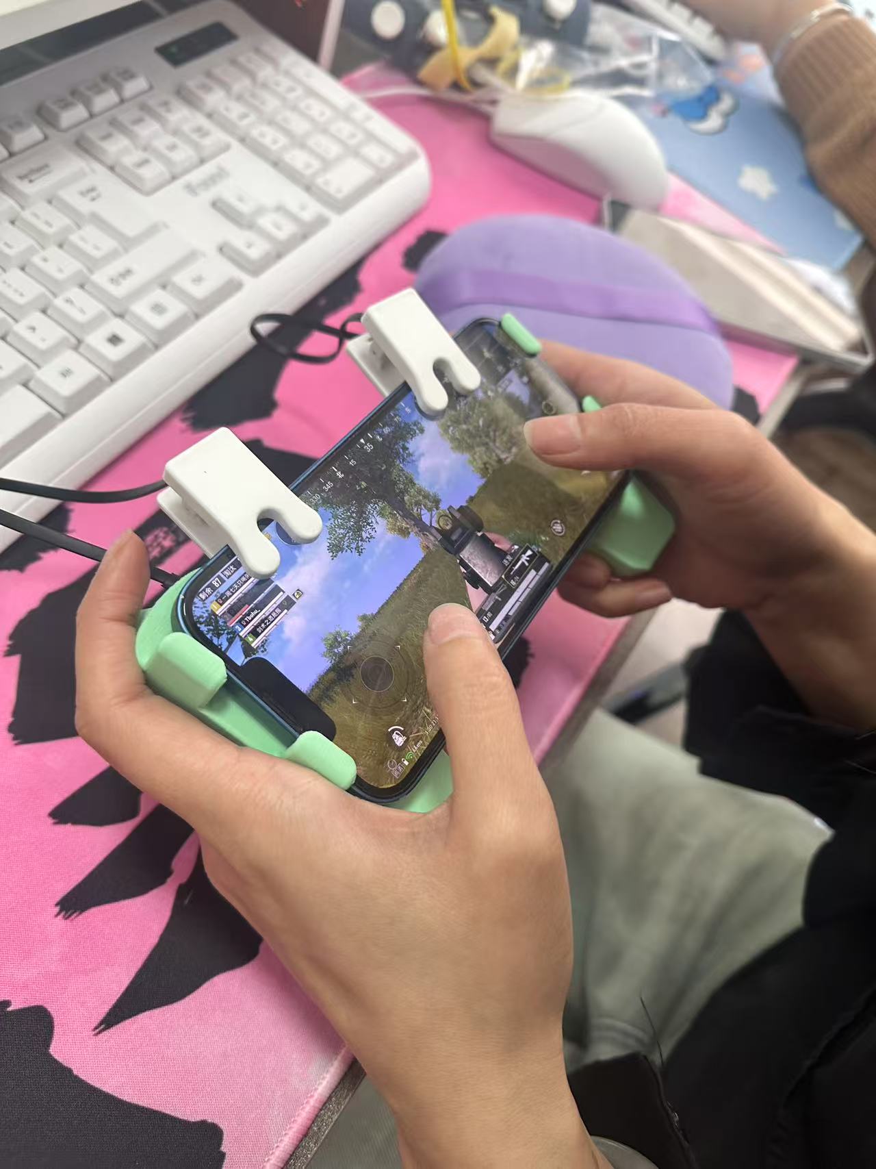 DIY Tablet Game Controller With Four Buttons and Six Fingers, Pulse Continuous Shooting, Universal, Multiple Sizes to Choose