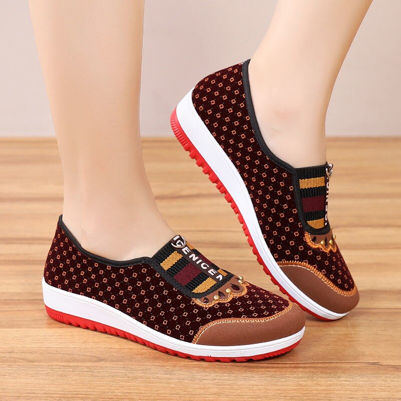 Style vieux Beijing tissu chaussures femmes fond souple antidérapant moyen-âge loisirs tissu fond plat maman chaussures femme chaussures