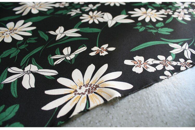 145x100 cm Geïmporteerd Mode Bloemen satijn voor Vrouwen Zomer strand Jurk, Sjaals, Gordijnen, Shirt naaien Patchwork Bekleding