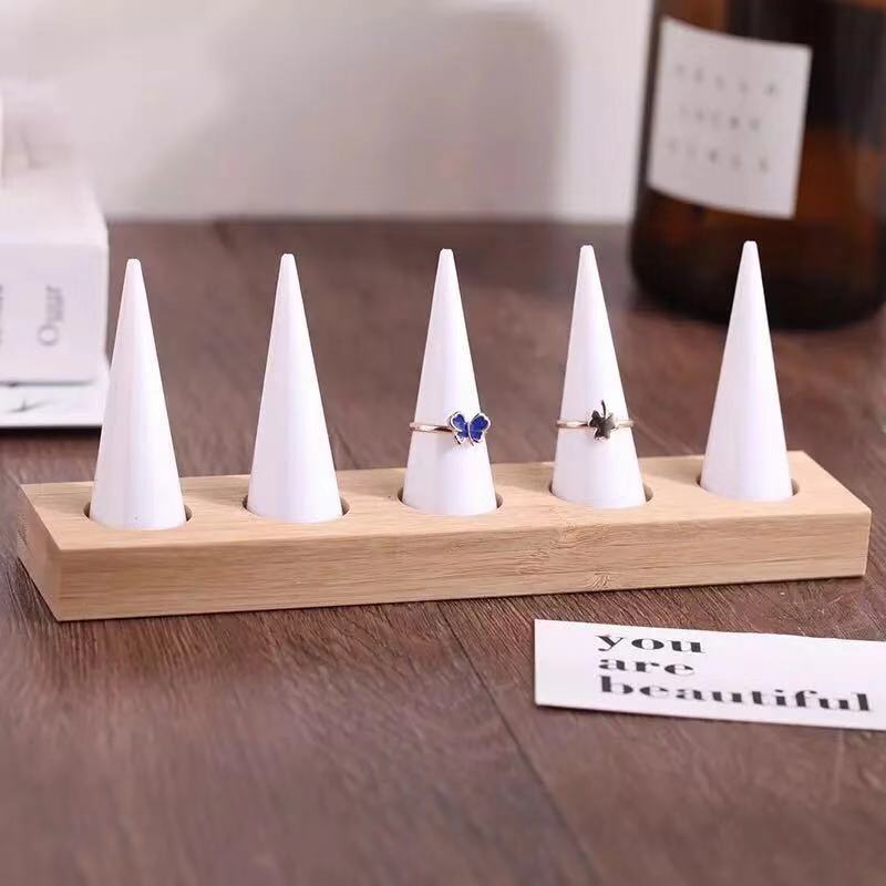 Natural Wood Cone Shape Finger Ring Stand Jewelry Display Holder Showcase Display Stands Rings Bracelet Jewelry Tray: 5bits white
