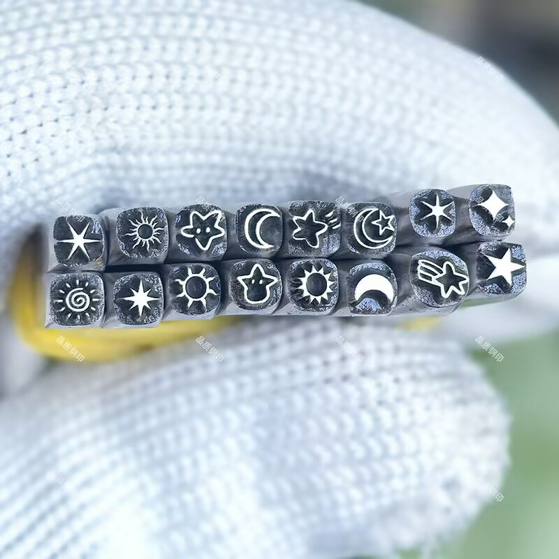 Sieradenstempels en matrijzen voor het graveren van gouden en zilveren ster, maan, zon Sieraden Stalen stempels Gouden stempelgereedschappen