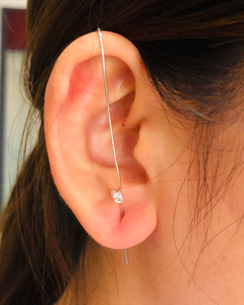 Nuevos pendientes de gancho sobre orugas con aguja para oreja para mujer, pendientes de perforación de circonio con incrustaciones de cobre Diagonal de aurícula envolvente/1 ud.: Latón Plateado