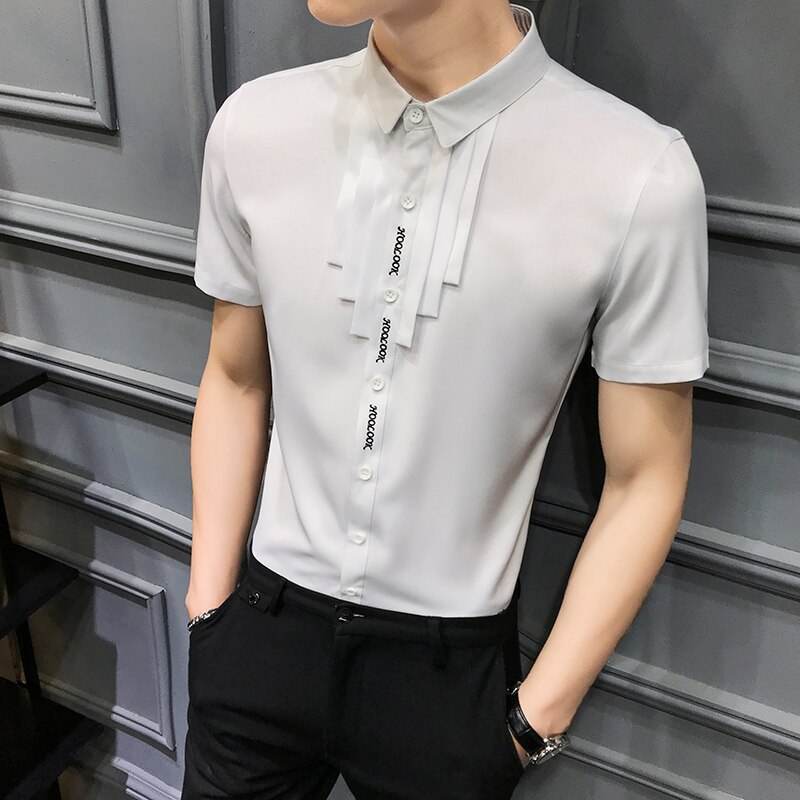 Manches courtes robe chemise hommes plissé gland avant noir blanc smoking chemises été mince coupe boîte de nuit décontracté chemise homme