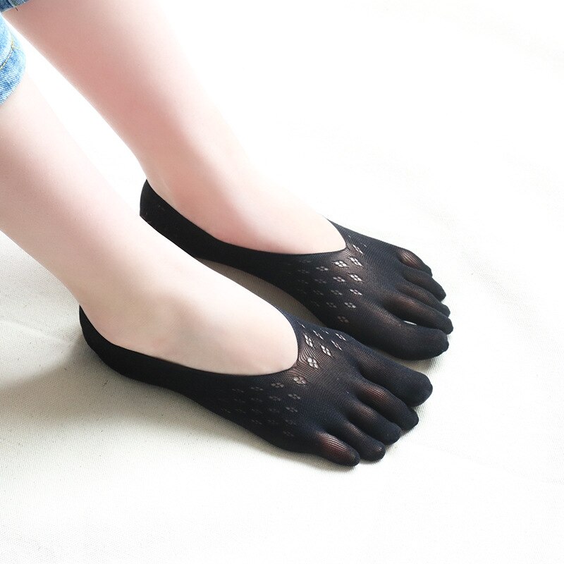 1 paio di calzini Tabi in Nylon da donna di moda con dita Separate vestiti in stile giapponese calzini invisibili estivi in seta di ghiaccio pantofole da donna: C Black