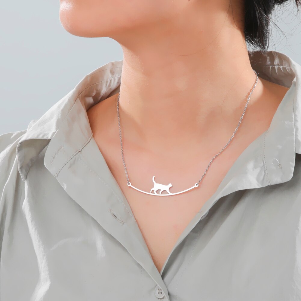 Cazador Cute Walking Cat Pendant Chain Necklaces Stainless Steel Jewelry Simple Cat Curved Choker Necklaces Women Party Wedding