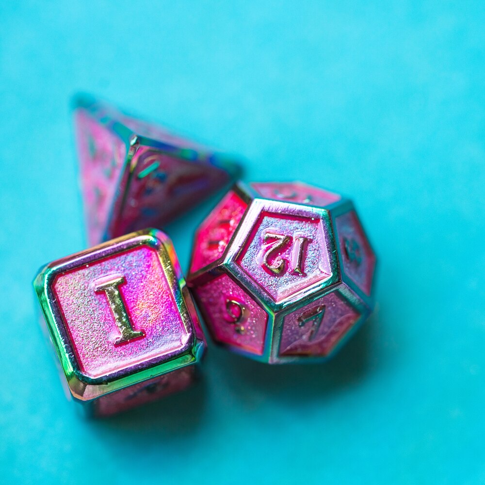 Cusdie kleurrijke metalen d&d dobbelstenen , 7 stuks dnd dobbelstenen, polyhedrale dobbelstenenset, voor rollenspel mtg pathfinder-paars