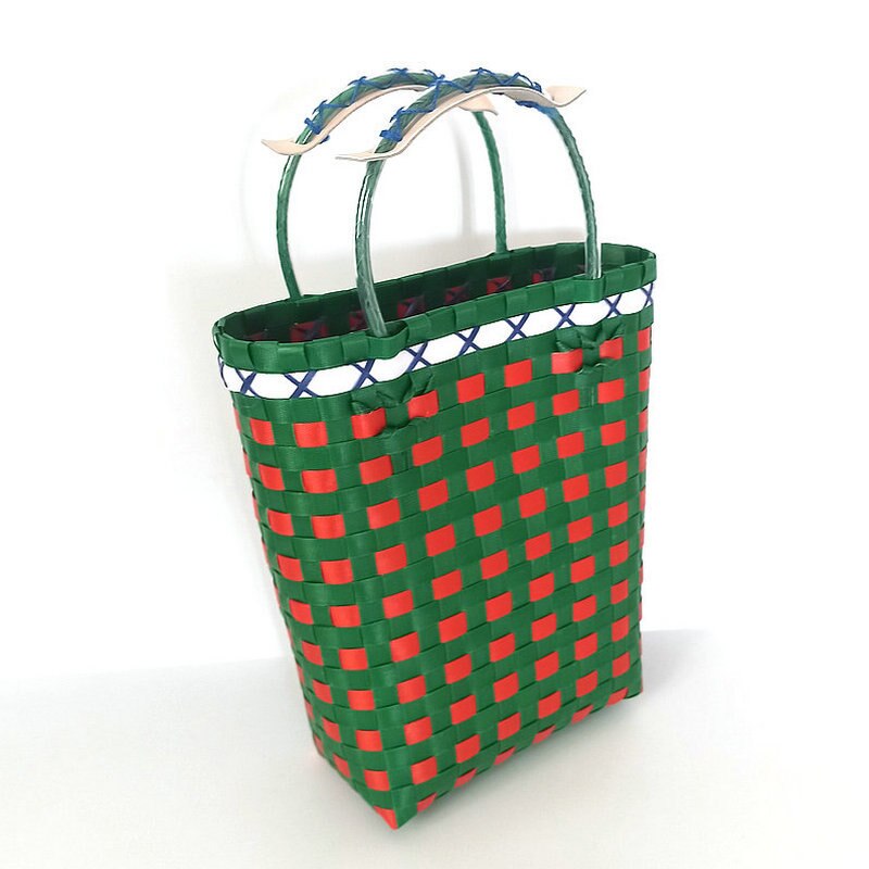 Cesta de Picnic tejida a mano de estilo japonés, bolsa de cesta de verduras tejida de plástico, bolsa de playa de mano, cesta Multicolor a cuadros, novedad