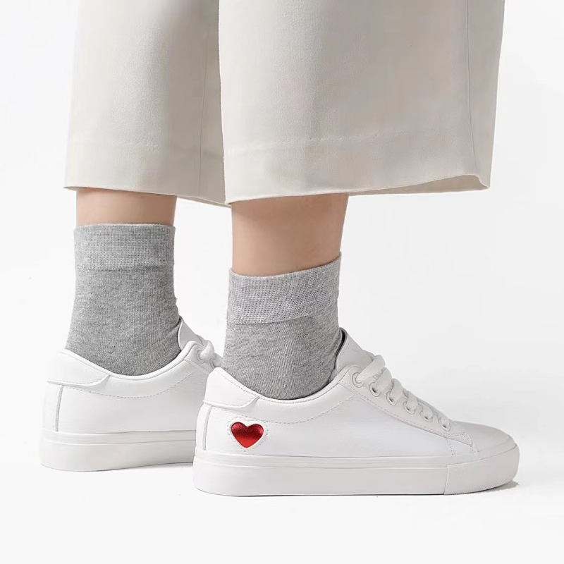 5 pares de calcetines de algodón de tubo medio de color sólido blanco y negro para mujer