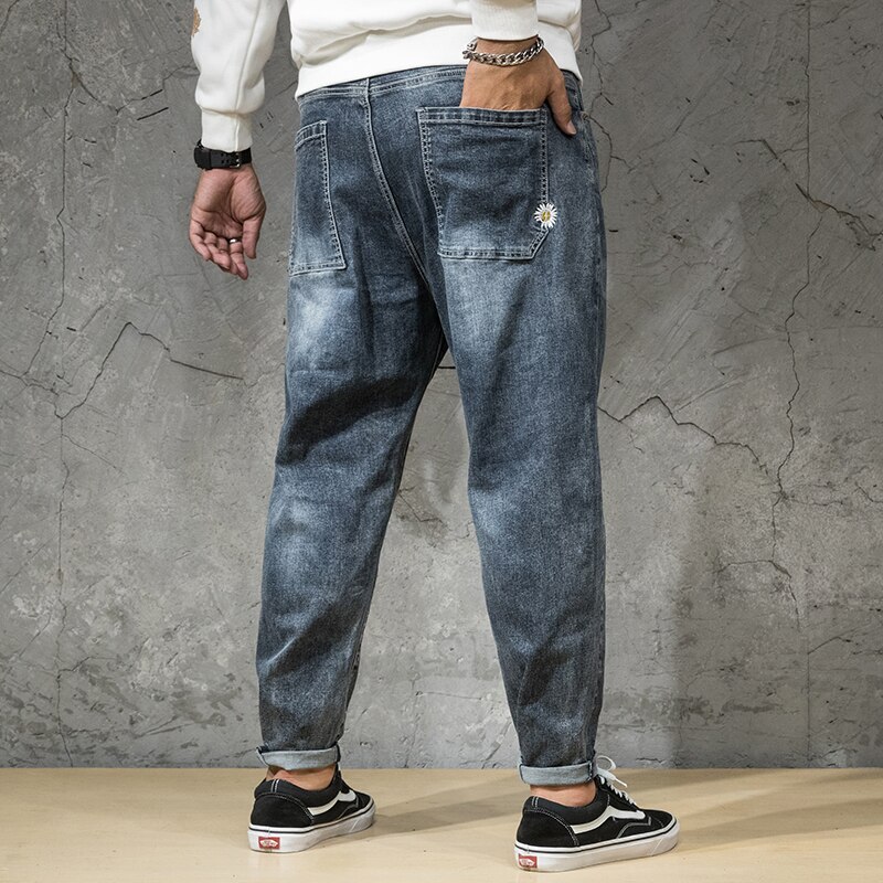 Plus Größe 5XL 6XL 7XL Herrenmode Pluderhosen Jeans Kleine Gänseblümchen Stickerei verlieren und lässig strecken Denim Hosen Männlichen Kleidung