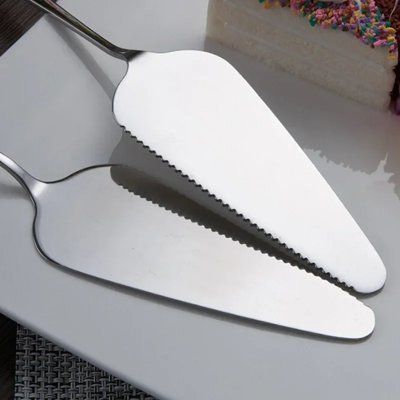 Roestvrij staal gekartelde rand cakemes driehoek cutter gereedschap taart pizza cake cutter schop keuken bakken gebak spatels gereedschap