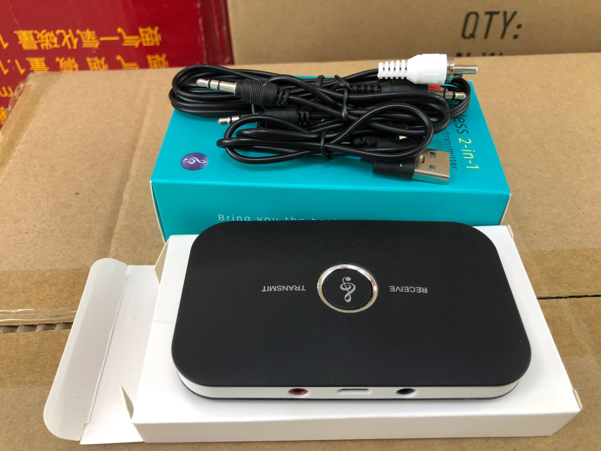 B6 Bluetooth Adapter Two-in-one Bluetooth 4.0 Receiver Transmitter 3.5MM Supports Android, IOS, PAD, Bluetooth Audio Equipment