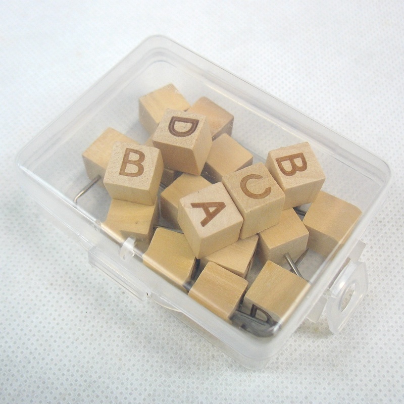 20 stk bokstav tre tommelstift tryknål dekorativ firkantet kork pinnestift fotovegg spiker skoleutstyr kontorverktøy abcd valgfritt