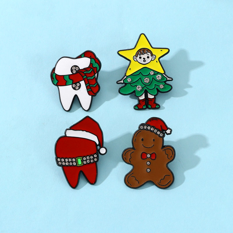 Leuke Cartoon Kerst Tand Kristallen Broches Mooie Hoed Sneeuwpop Ster Boom Patroon Emaille Pins Kerstcadeau