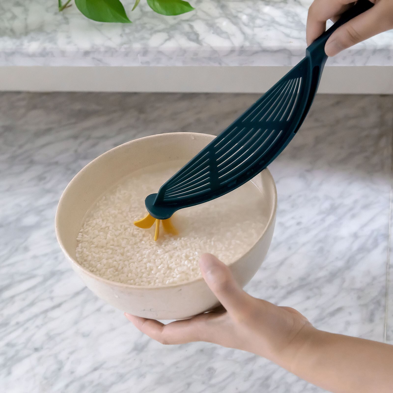 Dispositivo de lavado de arroz con ballena, 1 Uds., escurridor de arroz, lavar arroz, herramienta de cocina, dispositivo en forma de ballena