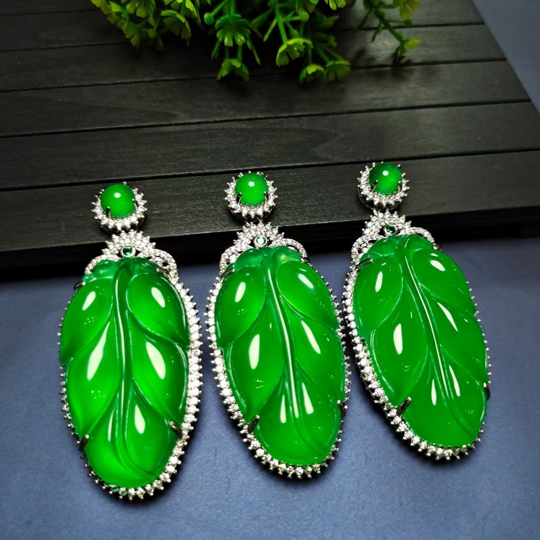 Genuine Natural Green Jade Leave Pendant Necklace Women Chrysoprase Charms Jewellery Jades Stone Leaf Chalcedony Amulet