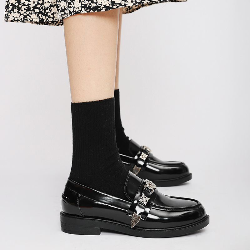 Mocassini con punta tonda nera in stile inglese per donna primavera proprietà scarpe basse femminili con tacco basso in metallo di nuova concezione: 39