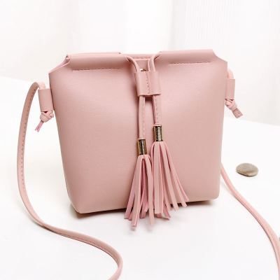 Shoulder Bag Product Ladies Bucket Type Pumping Tassel Bucket Bag Lady Small Bag Casual Retro PU Handbag: Pink