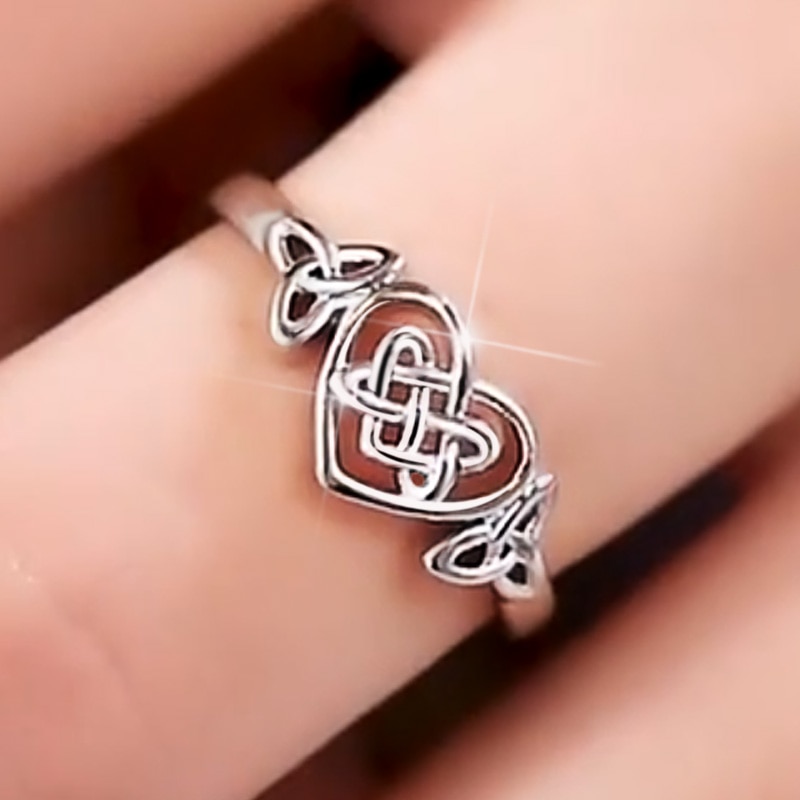 Huitan Trendy Simple Brass Heart Proposal Wedding Ring For Women With Twist Pattern Lucky Engagement Female Jewelry Ring