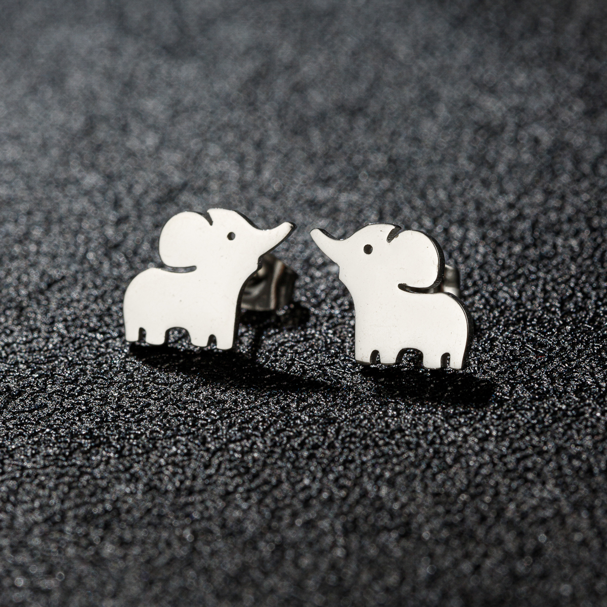 Par de pendientes pequeños de acero inoxidable hipoalergénicos con forma de elefante y Animal para niñas, accesorios de joyería para Piercing: Color acero