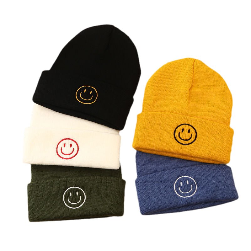 Söpö sarjakuva hymy virkattu neuloa pipo hatut pipo syksy kiinteä lämmin skullies pipot lippalakit naaras neulotut naiset tytöt tytöt talvi
