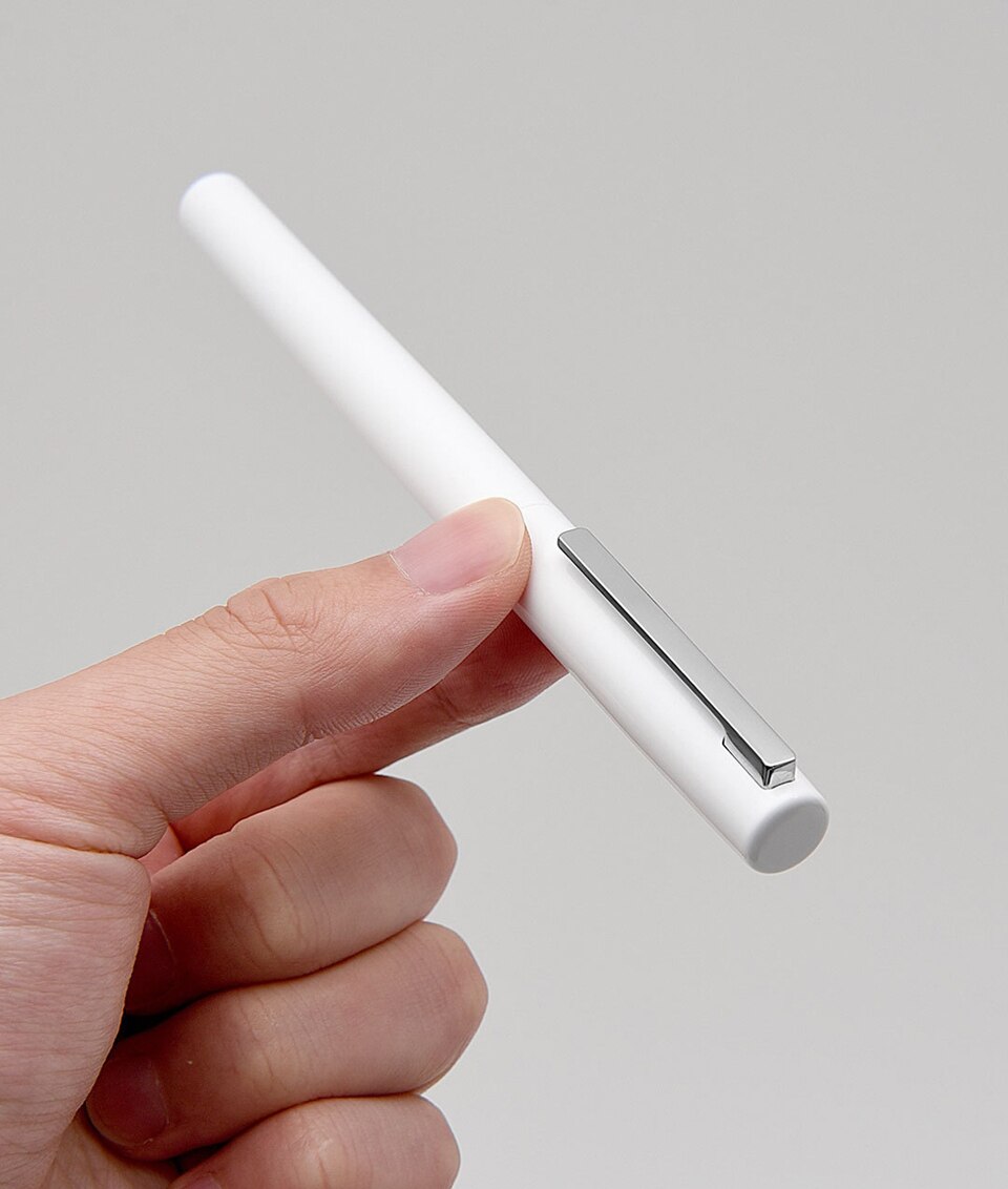 Pluma estilográfica youpin kaco BRIO en negro/blanco con bolsa de tinta, caja de almacenamiento de 0,3mm, pluma de tinta metálica de punta para escribir y firmar: white
