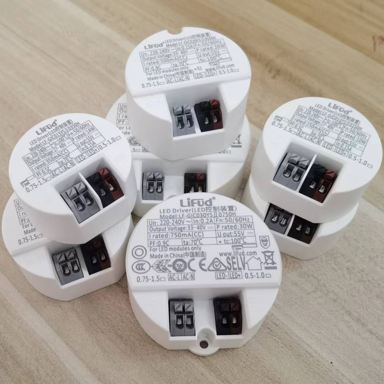 Pilote LED 40W 30W 20W 18W 14W 12W 10W DC33-40V, alimentation de plafond, transformateurs d'éclairage AC220-240V, projecteur LED à monter soi-même