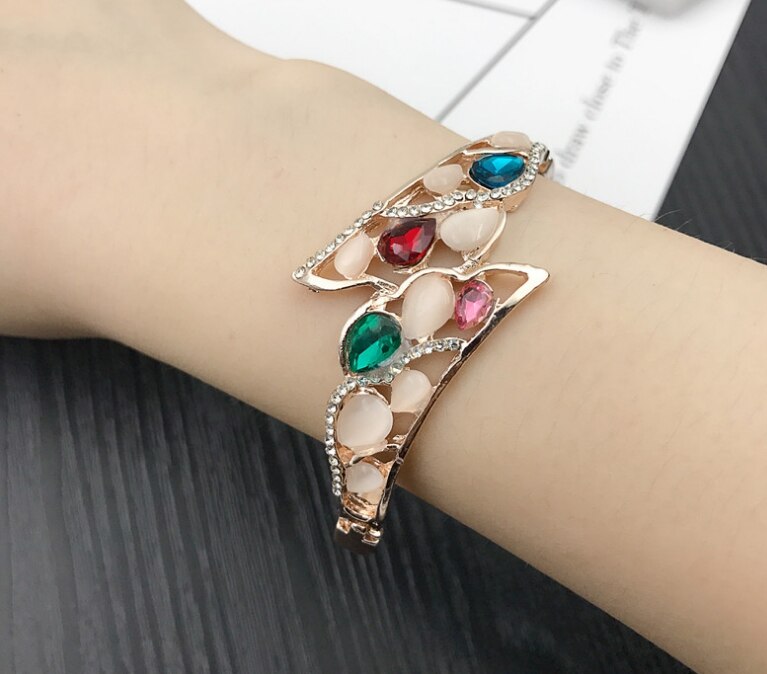 Counter big hand jewelry Korean rhinestone Opal bracelet female color bracelet