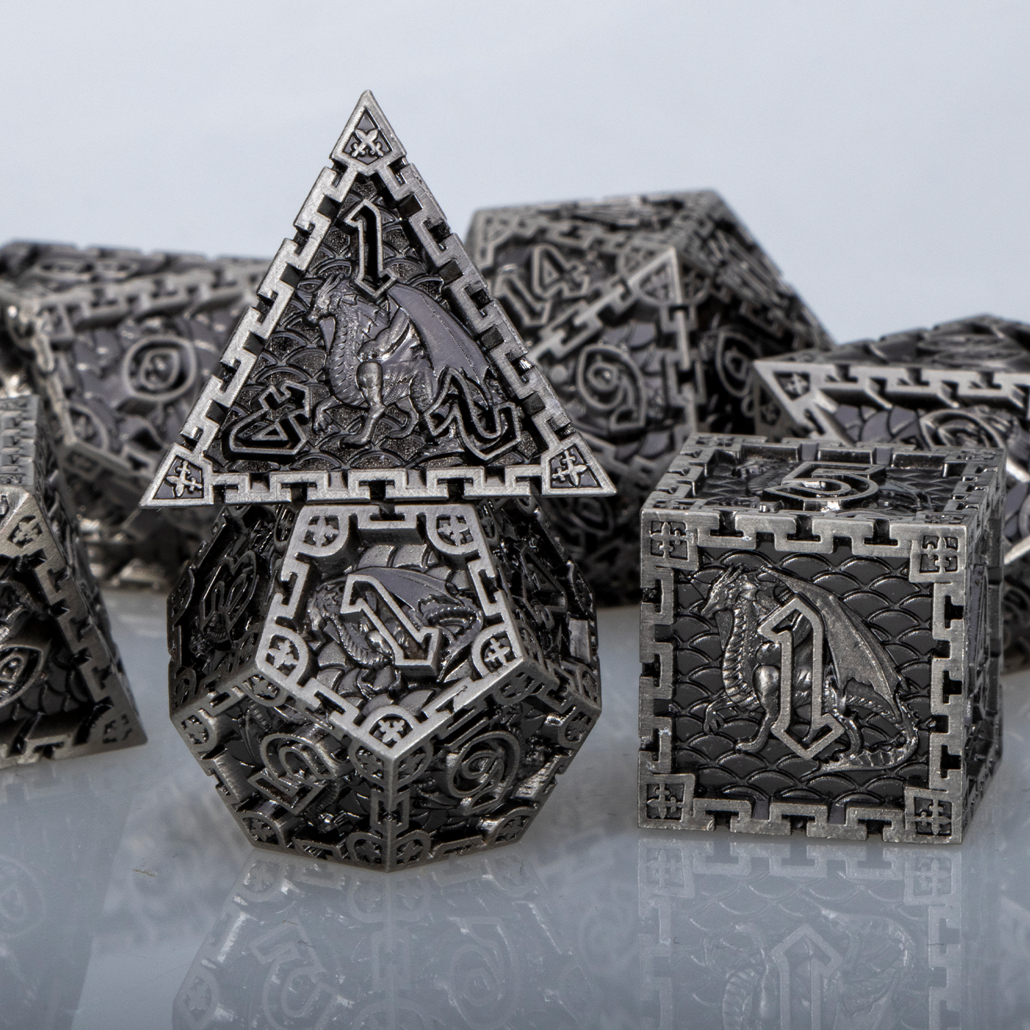 Set di dadi DND in metallo Set di dadi poliedrici per prigione e drago gioco di ruolo Set di dadi D &amp; D RPG D e D D20 D12 D10 D8 D6 D4 D %