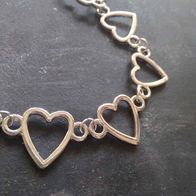 Female Heart-shaped Hollow Metal Love Short Necklace Temperament Clavicle Chain Hip Hop Short Neck Chain