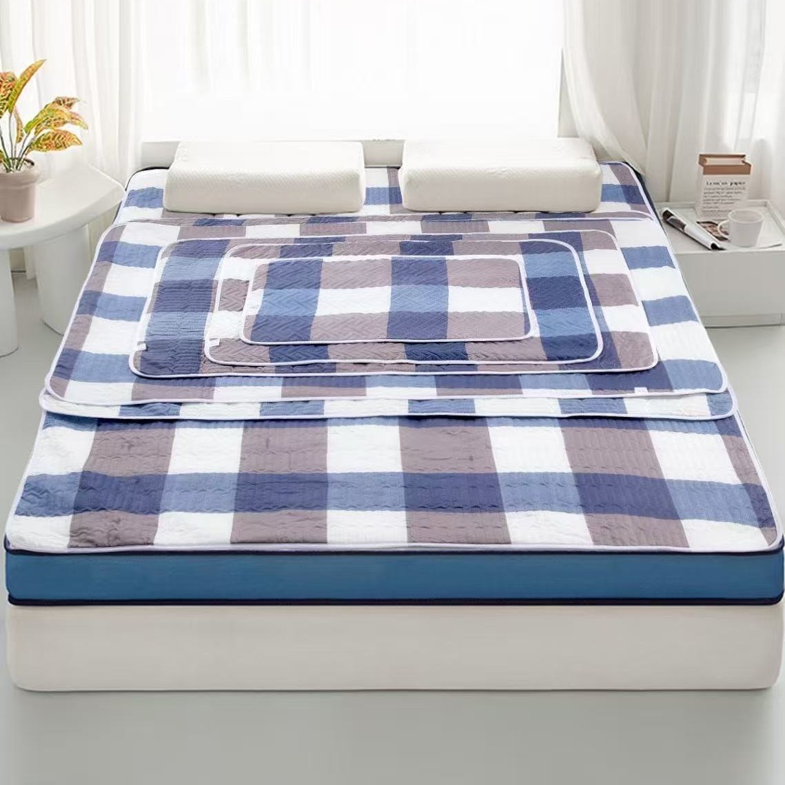 1pc Reusable Non-Slip Bed Pad - Thick Cushioned Washable Mattress Protector for Adults, Elderly & Pets, Durable Bedding, Soft