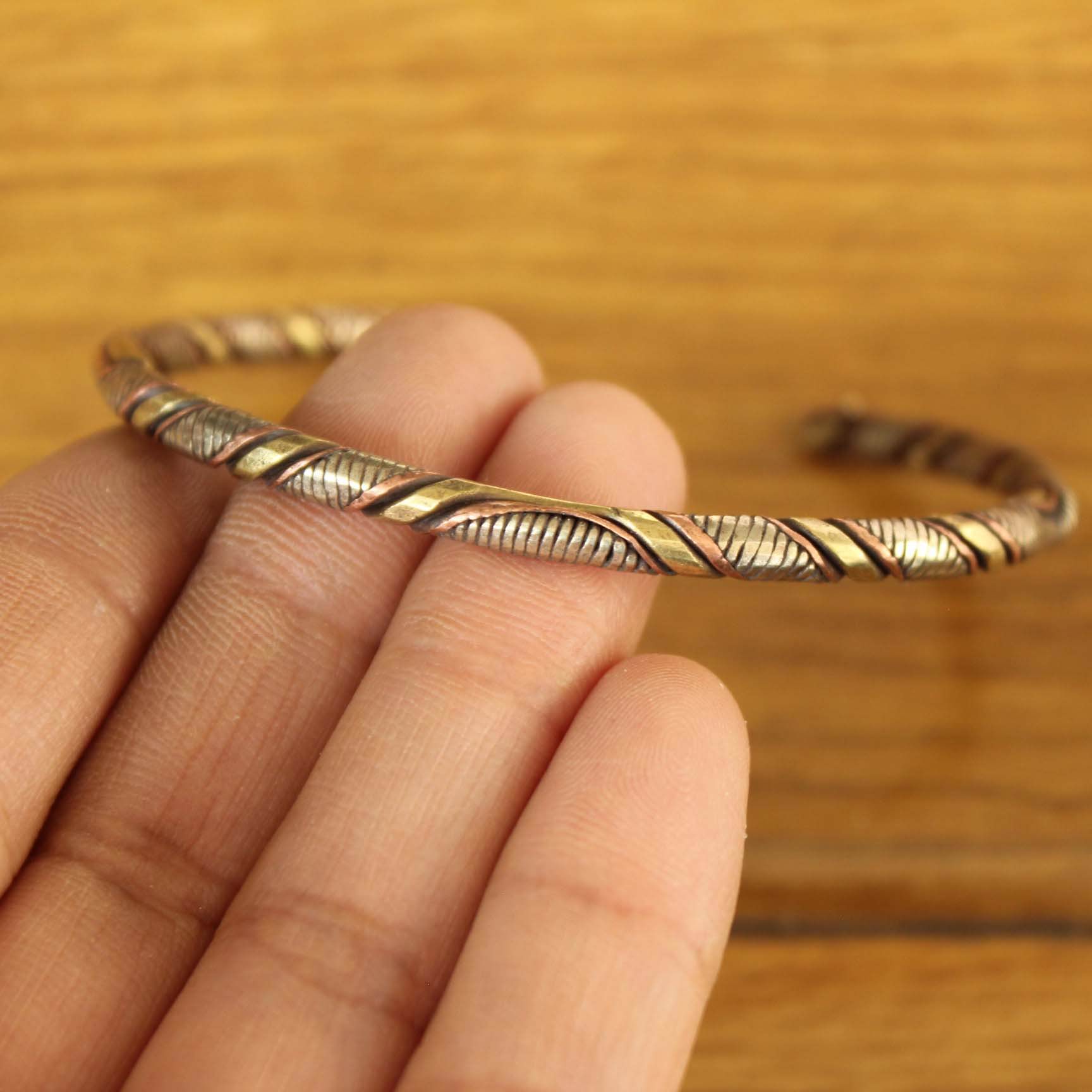BR059 Nepal Tibetaanse Sieraden Koperen Gevlochten Open Back Verstelbare Bangle Manchet Handgemaakte Metalen 4Mm Meisjes Armband