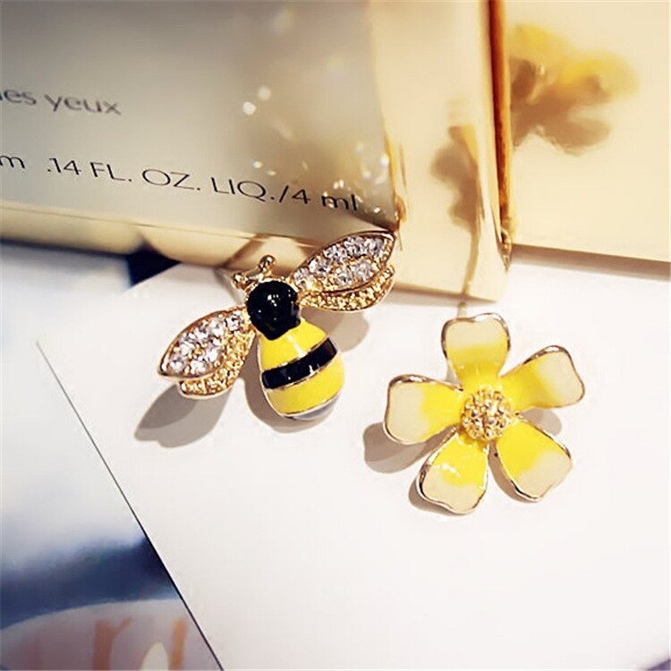 Needle With Bee Earrings Feminine Temperament Korean Personality Simple Versatile Short Hair Earrings Sweet Earrings